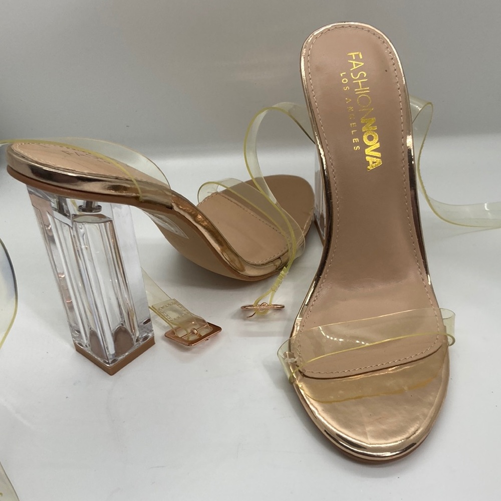 Beige heel